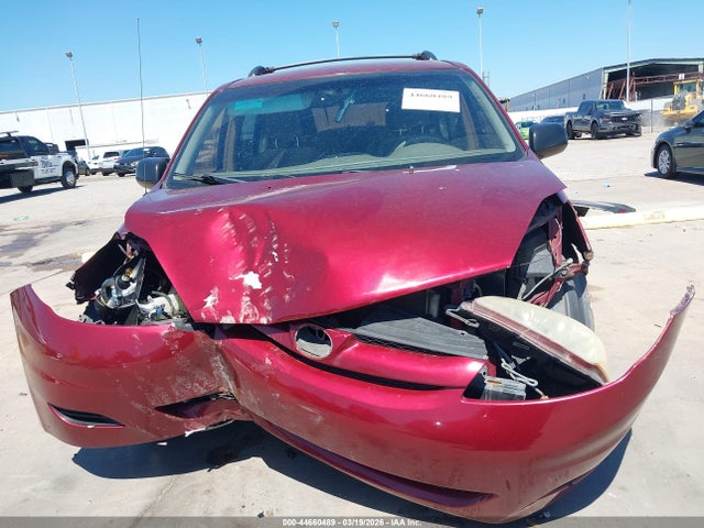 Toyota Sienna Le