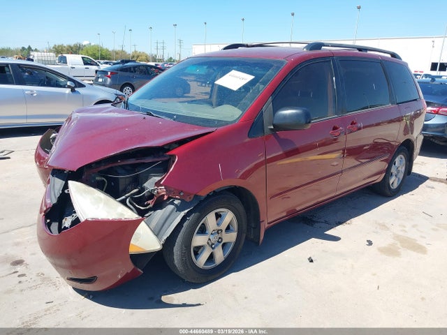Toyota Sienna Le