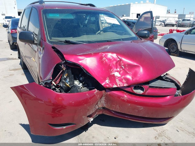 Toyota Sienna Le
