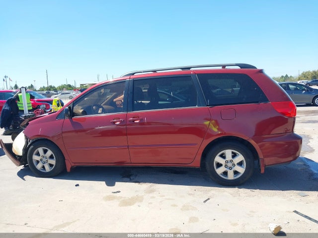 Toyota Sienna Le