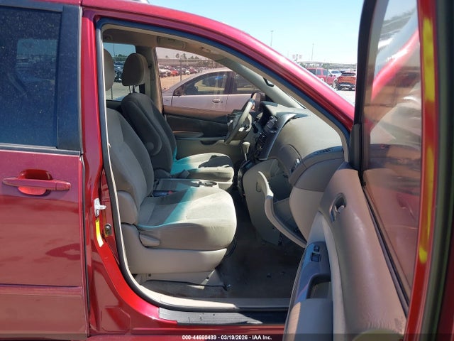 Toyota Sienna Le