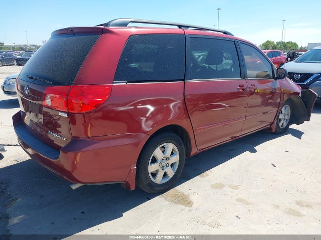 Toyota Sienna Le