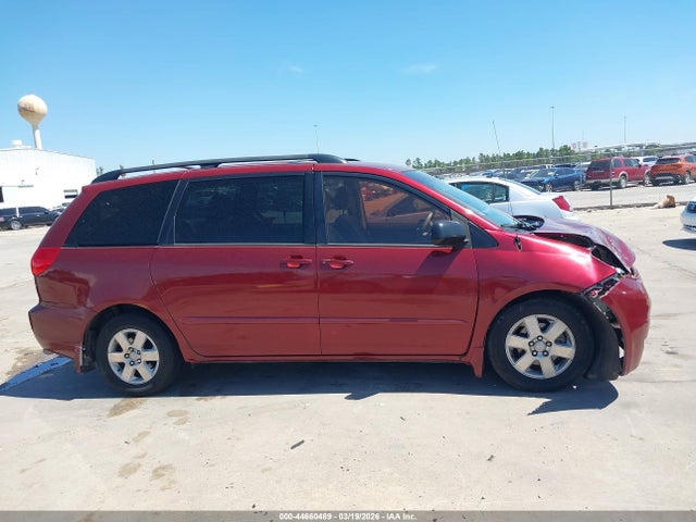 Toyota Sienna Le