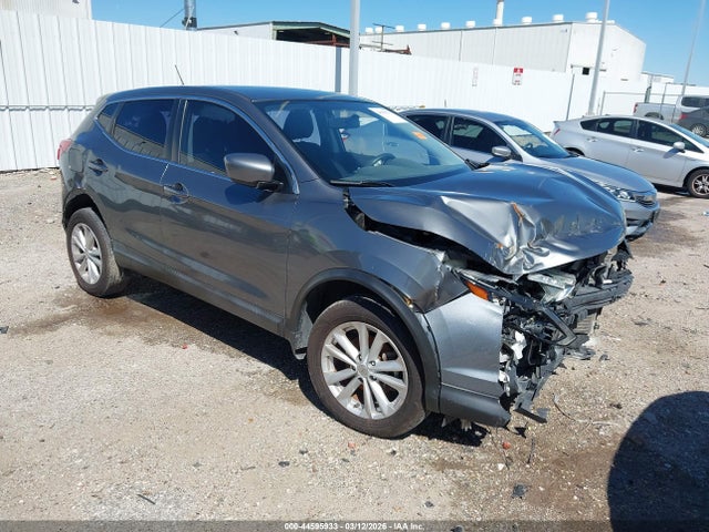 Salvage Nissan Rogue Image