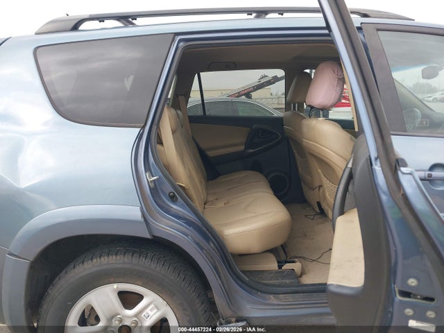 Toyota RAV4 Limited V6