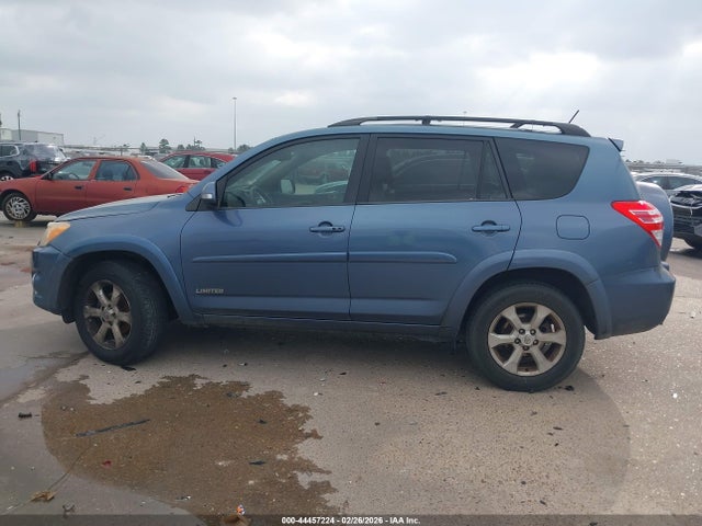 Toyota RAV4 Limited V6