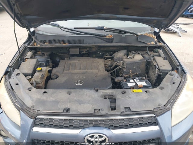 Toyota RAV4 Limited V6