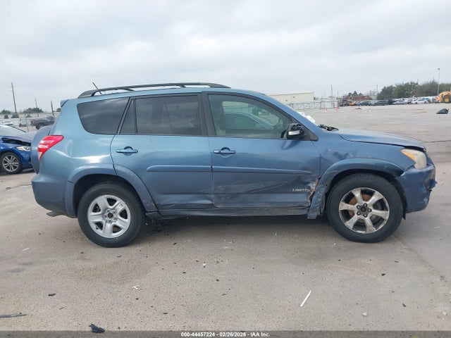 Toyota RAV4 Limited V6