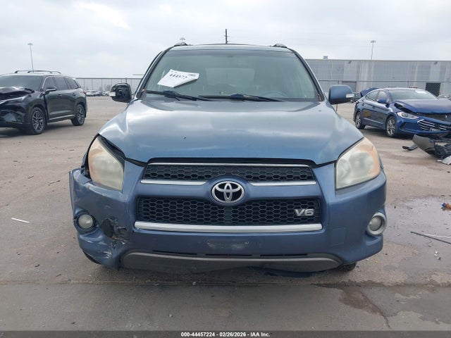 Toyota RAV4 Limited V6