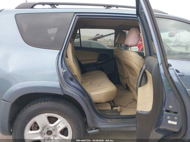 Toyota RAV4 Limited V6