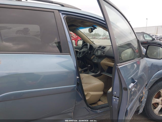 Toyota RAV4 Limited V6