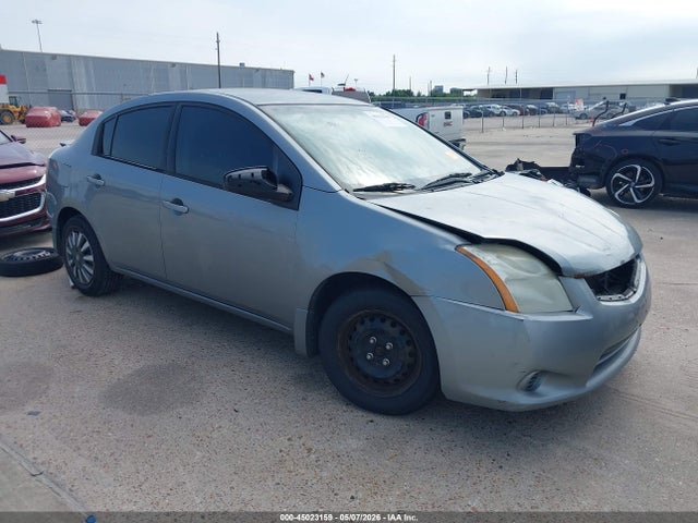 Salvage Nissan Sentra Image