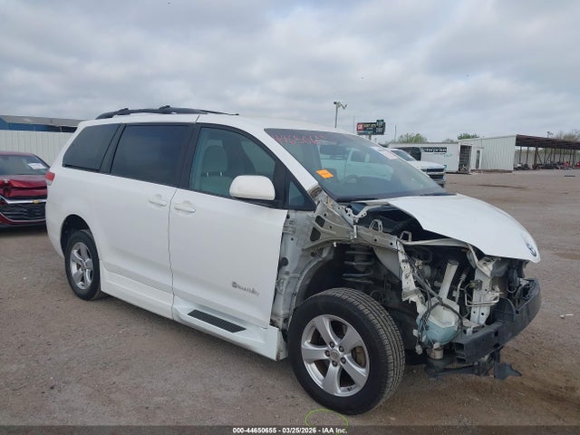 Salvage Toyota Sienna Image