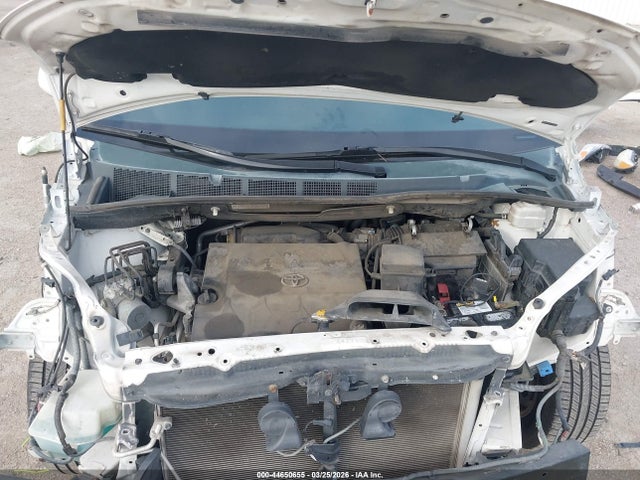 Toyota Sienna Le V6 8 Passenger