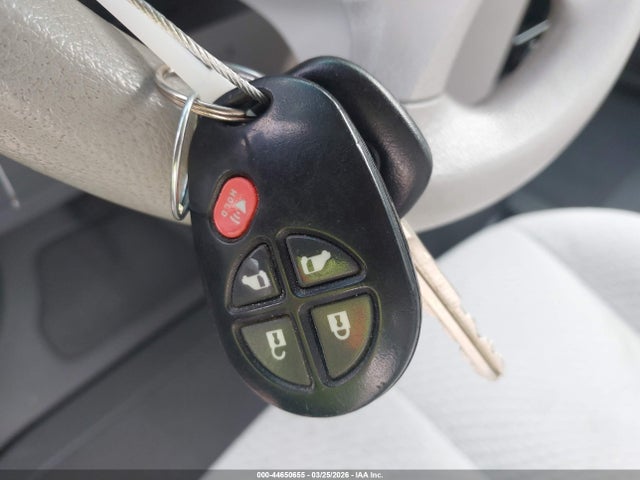 Toyota Sienna Le V6 8 Passenger
