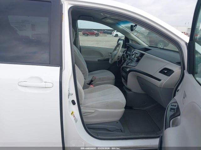 Toyota Sienna Le V6 8 Passenger