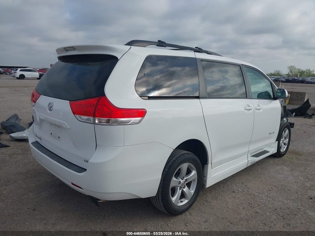 Toyota Sienna Le V6 8 Passenger