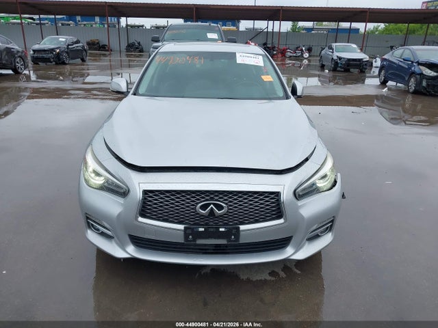INFINITI Q50 Premium