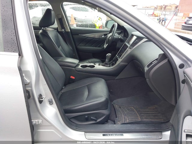 INFINITI Q50 Premium