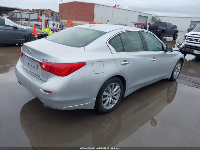INFINITI Q50 Premium