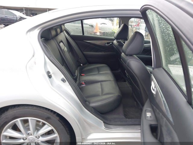 INFINITI Q50 Premium