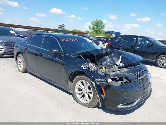 Salvage Chrysler 300 Image