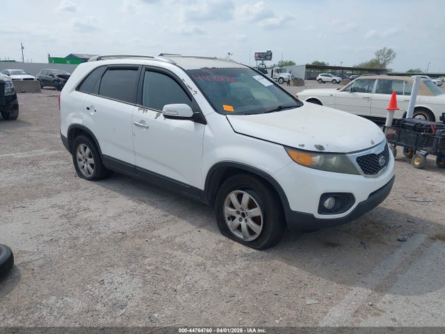 Salvage Kia Sorento Image