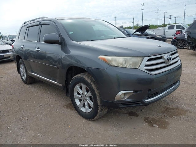 Salvage Toyota Highlander Image