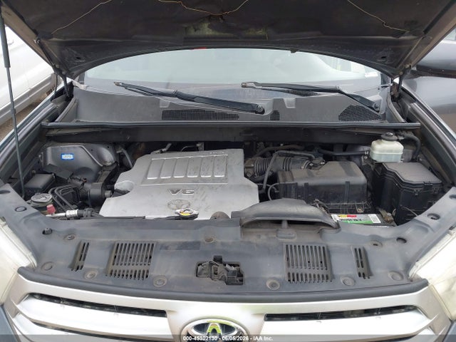 Toyota Highlander Base V6