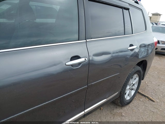 Toyota Highlander Base V6