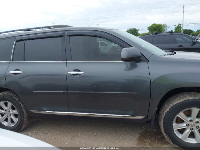 Toyota Highlander Base V6