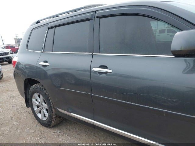 Toyota Highlander Base V6