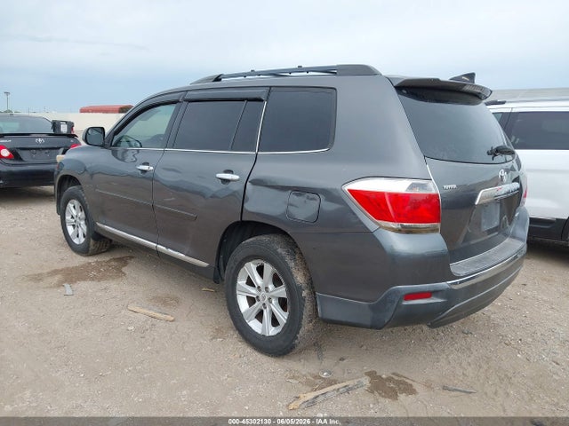 Toyota Highlander Base V6