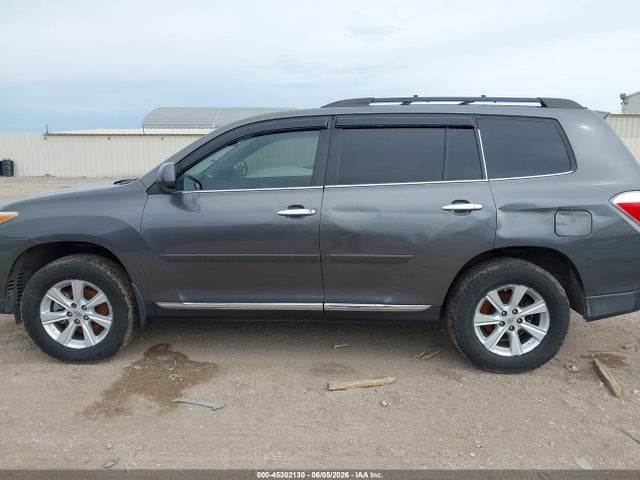 Toyota Highlander Base V6
