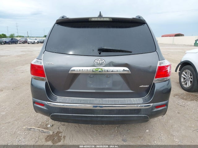 Toyota Highlander Base V6