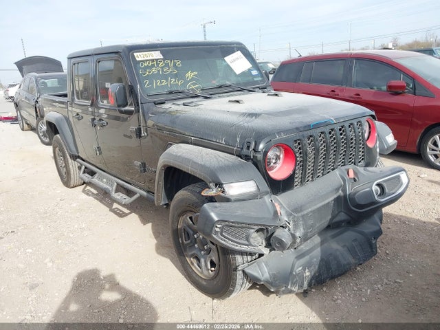 Salvage Jeep Gladiator Image