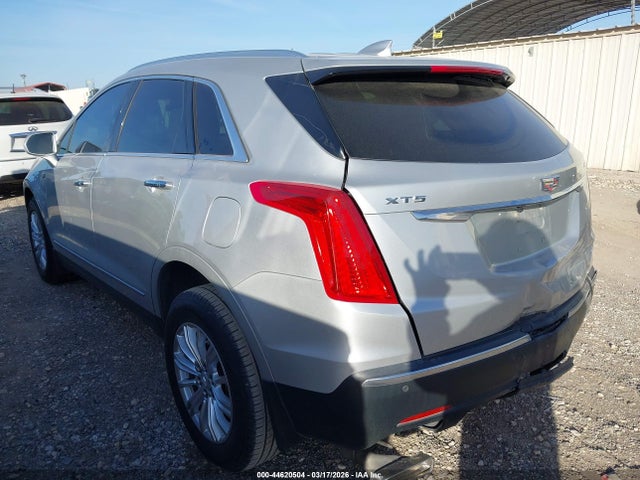 Cadillac XT5 Standard