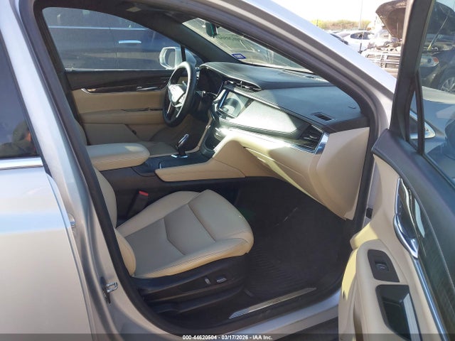 Cadillac XT5 Standard