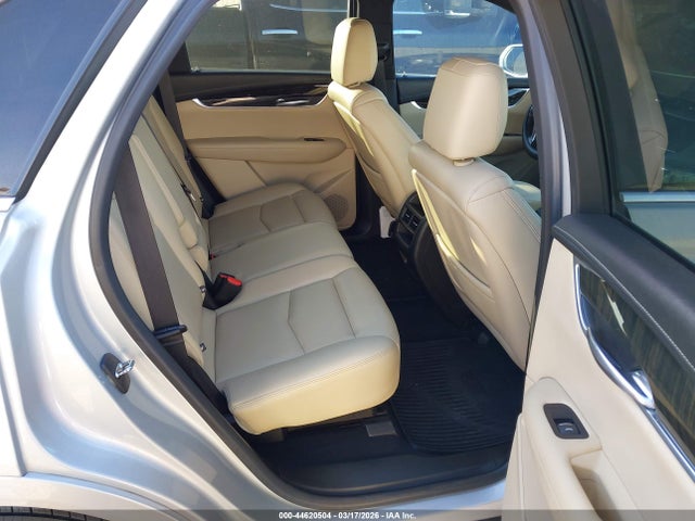Cadillac XT5 Standard