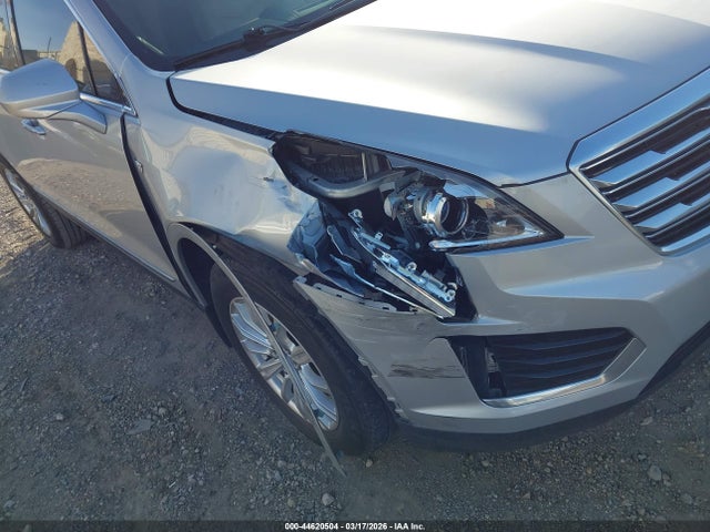 Cadillac XT5 Standard