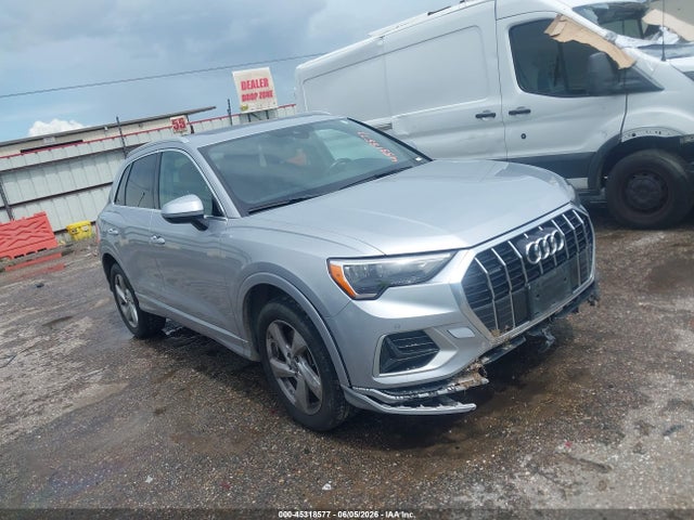 Salvage Audi Q3 Image
