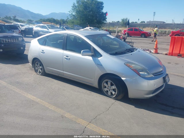 Salvage Toyota Prius Image