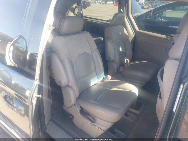 Chrysler Town & Country Limited