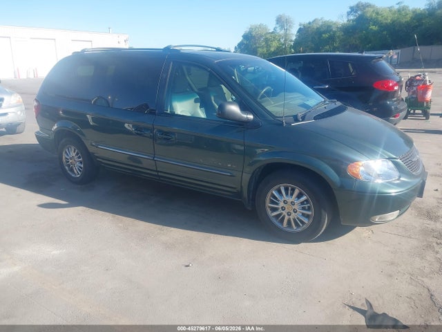 Salvage Chrysler Town & Country Image