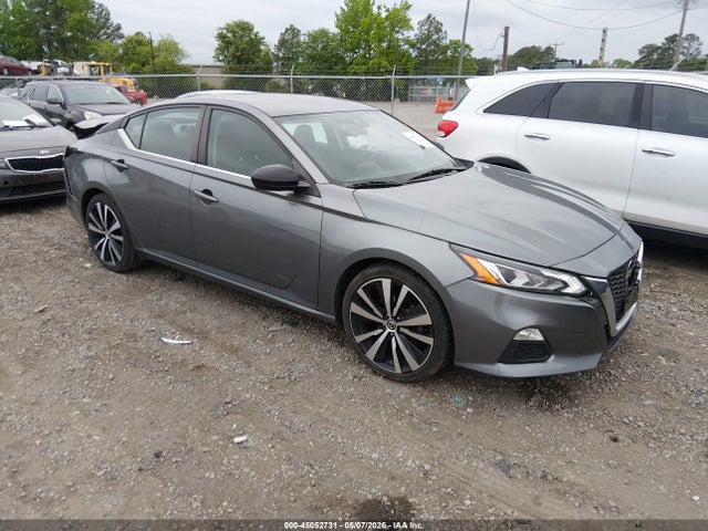 Salvage Nissan Altima Image