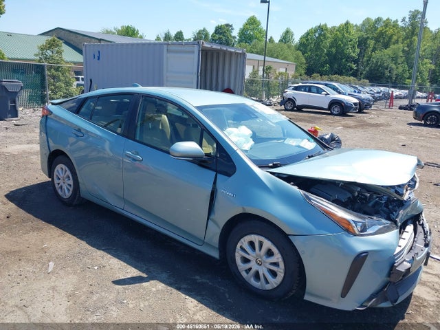 Salvage Toyota Prius Image
