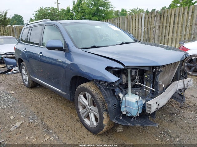 Salvage Toyota Highlander Image