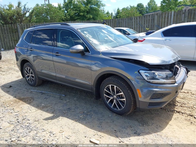 Salvage Volkswagen Tiguan Image