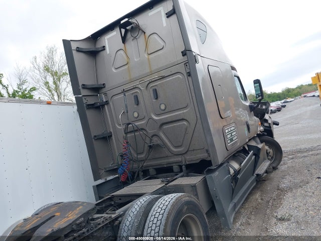 Freightliner Cascadia 125