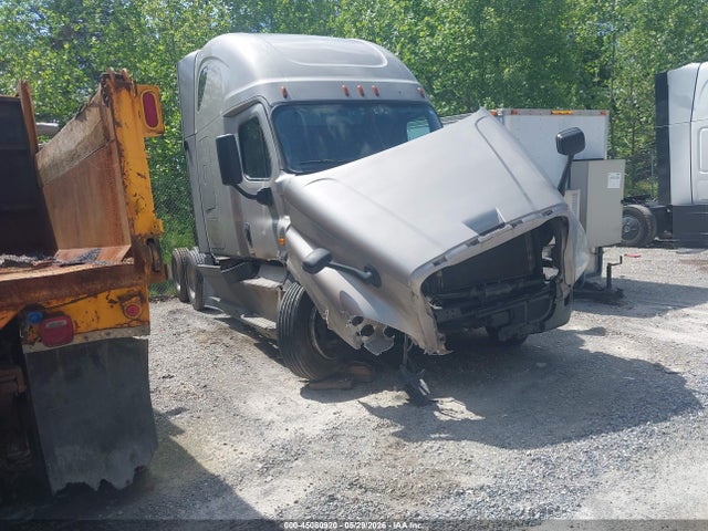 Salvage Freightliner Cascadia 125 Image